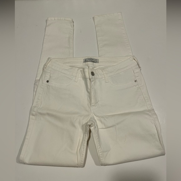 Abercrombie & Fitch Denim - ABERCROMBIE & FITCH WHITE SKINNY JEANS SIZE 4R / 27 - LENGTH 31